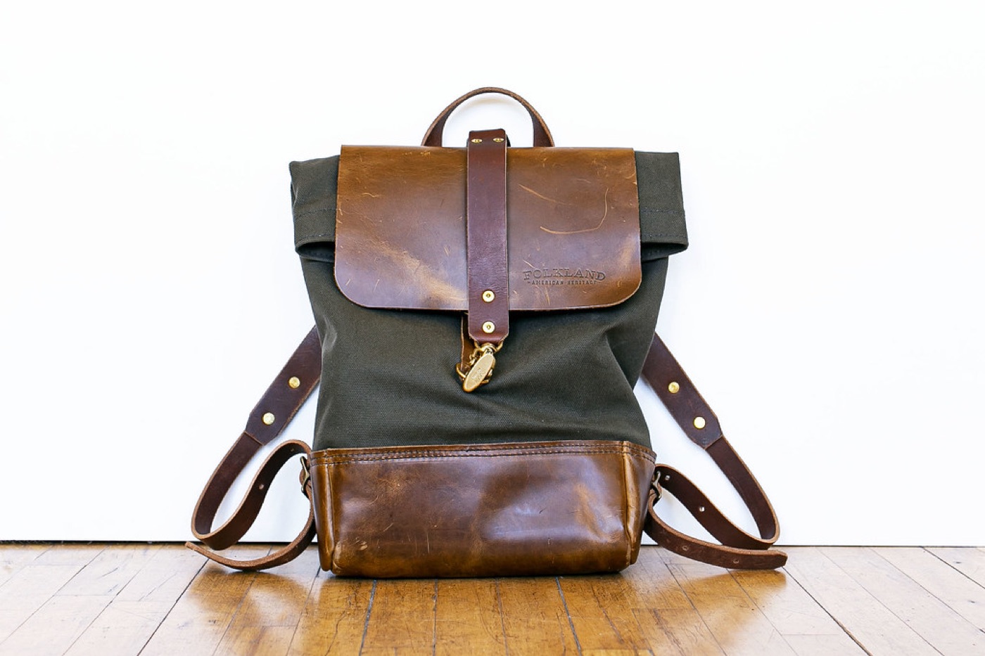 Canvas and leather bag made from durable fabric